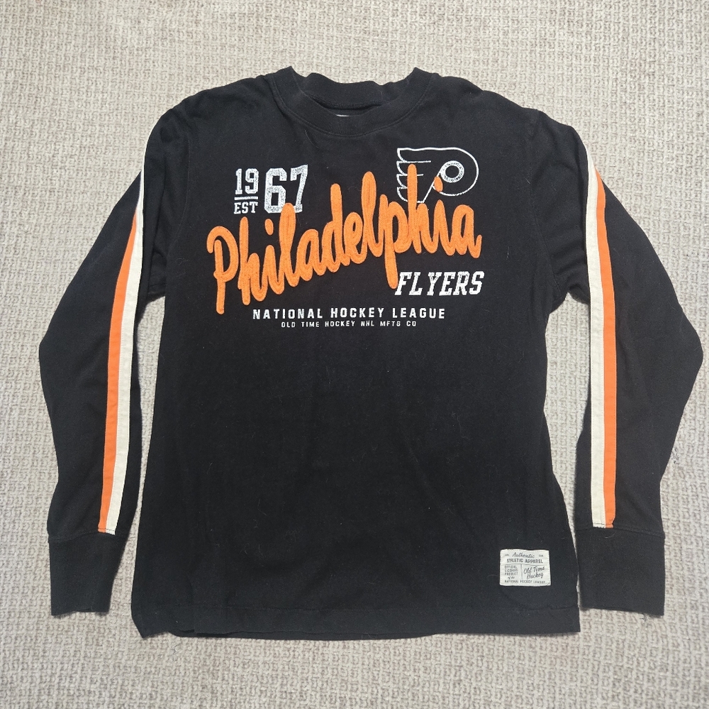 Philadelphia Flyers Black Long Sleeve Shirt Size Small NHL Liscensed Merch.